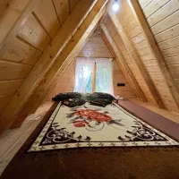 کلبه چوبی سوئدی|اجارهٔ کوتاهمدت ویلا و باغ|لاهیجان, آهندان|دیوار