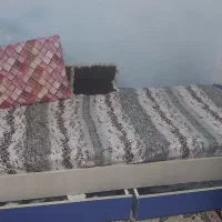 باسلام ۰تخت و کمد mdFسالم در حد نو