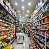 نیرو خانم و آقا ساده و ماهر سوپرمارکت با جای خواب