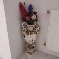 گلدون با گل