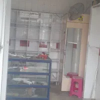 مغازه با قفس و ویترین