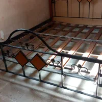 تخت دو نفره با میز آرایش و میز کوچک کنار تخت|تخت و سرویس خواب|دزفول, |دیوار