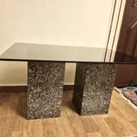 میز شیشه ای با پایه سنگی