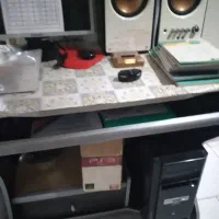 کامپیوتر و میز و صندلی و میز تلویزیون