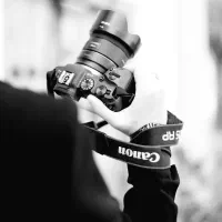 ارائه خدمات عکاسی و فیلمبرداری و تولید محتوا