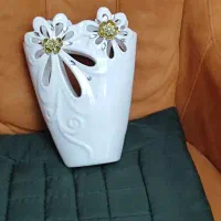 گلدان سرامیکی نو و ترازوی اشپزخانه