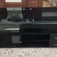 میز تلویزیون شیشه‌ای