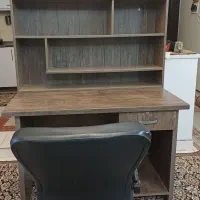 میز تحریر صندلی چرخشی وکتابخانه کاملا سالم