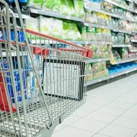 نیروی کار آقا در فروشگاه اسمارت شعبه گیشا