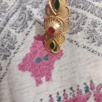 مقداری طلا به قیمت دویست بالای تابلو