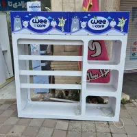 استند چوبی داخل نور دار