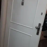 سه لنگه درب سالم وتمیز رنگ شده هرکدام ۱۵۰۰