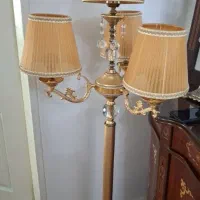 آباژور ایستاده