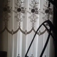 پرده طرح دار به همراه زیر پرده