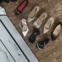 کفش|کیف، کفش، کمربند|اهر, |دیوار