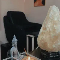 استخدام همکار ناخنکار ،مژه کار و پدیکوریست