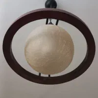 یک جفت لوستر چوبی با حباب و دیوارکوب کریستالی