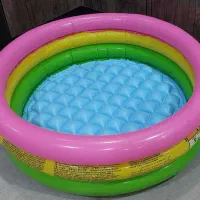 استخر بادی رنگی