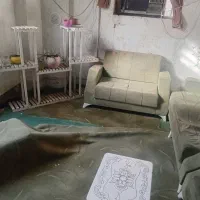 مبل هفت نفره  و دوعدد گل میز موکت همرنگ مبل