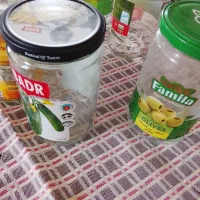 شیشه ترشی و بطری نوشابه