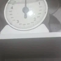 ترازو سفید رنگ تا 5کیلو میکشه