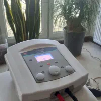 فیزیوتراپی در منزل بیمار با دستگاه تخصصی مطب