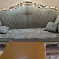 مبل دست دوم در حد نو با میز ناهار خوری و ویترین