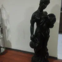 مجسمه و آبنما