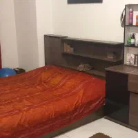 تخت دونفره و میز توالت