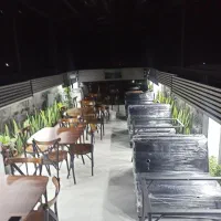 همکار در کافه فست فود یونیک