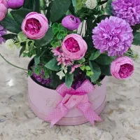باکس گل مصنوعی خارجی بسیار مشابه گل طبیعی