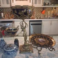 دیوارکوب و ظرف برنجی