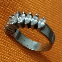 انگشتر حلقه طلای سفید با نگین خاص