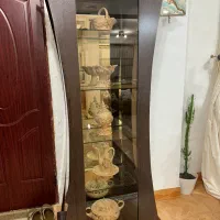 ویترین یا بوفه شیشه ای