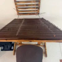 سنتور همراه با میز و صندلی