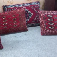 ۴ عدد پشتی و تابلو و میز تلفن