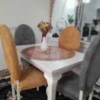 میز نهارخوری ۴نفره درحد نو صندلی‌ها پایه آهنی