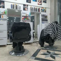 اجاره صندلی در آرایشگاه مردانه