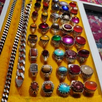تعدادی انگشتر نقره فاخر و زنجیرو دستبند نقره
