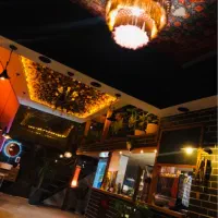 کار در کافه