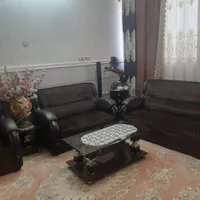 مبل ۷نفره راحتی بامیزعسلی جنس چرم مخمل بادوام|مبلمان خانگی و میز عسلی|قم, نیروگاه|دیوار