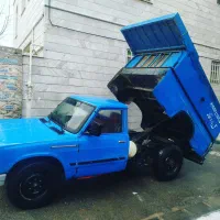 حمل نخاله توسط نیسان کمپرسی با کارگر