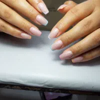 کاشت و ترمیم ناخن