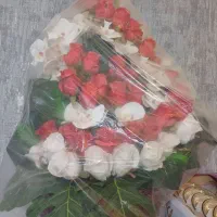 گل مصنوعی با سبد حصیری در حد نو