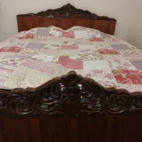 تخت و میز ارایش قدیمی