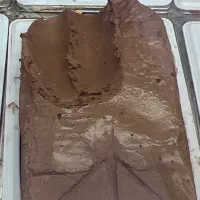 نیازمند نیروی اقا برای کار در بستنی فروشی