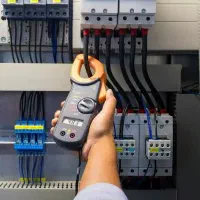 شاگرد نیمه ماهر برقکار