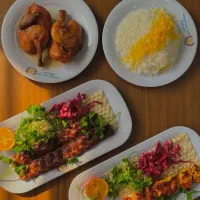 غذای بیرون بر اکبر جوجه . جوجه کباب . چلو کوبیده