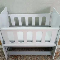 تخت کنار مادر