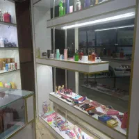 ویترین لوازم آرایشی و بهداشتی
